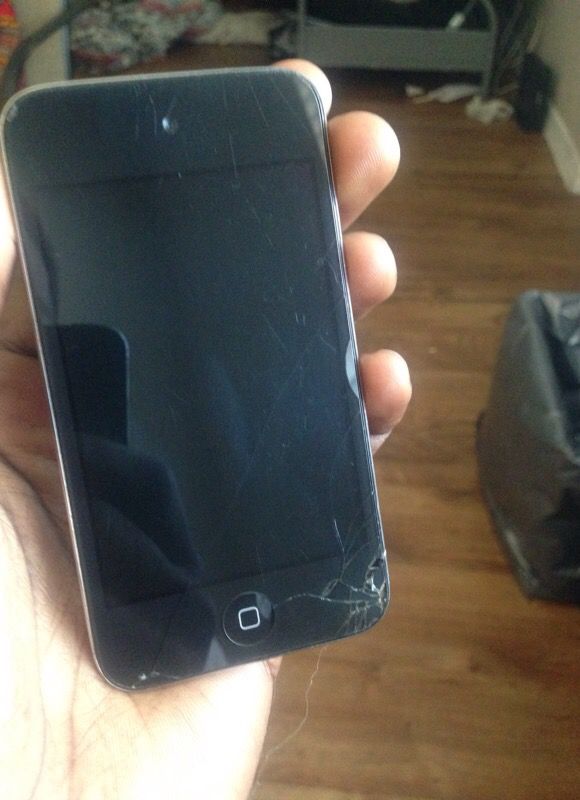 iPod touch 4gen (cracks but works smoothly)