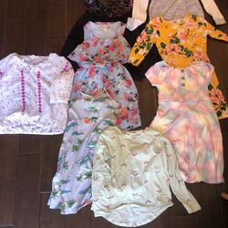 GIRLS LOT OF CLOTHES 