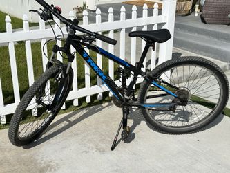 Trek 820 Mountain Bike- great condition