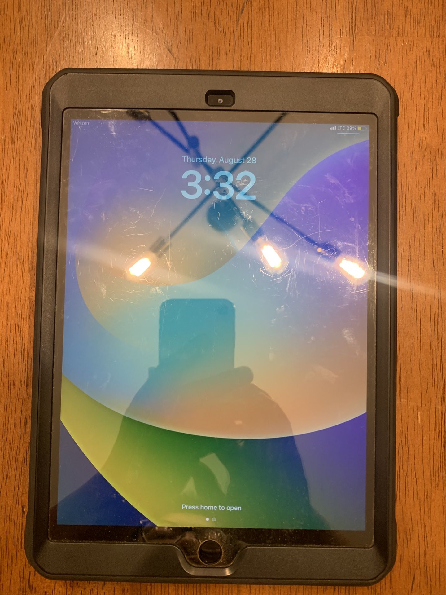 Apple iPad 7th Generation 32GB Cellular Unlocked Like New!