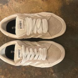 STRAYE Logan Puff Cream Size 8 Men