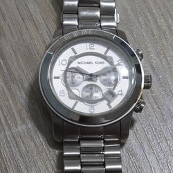 Michael Kors Runway Quartz Silver Dial Oversized Watch 45mm MK-8086