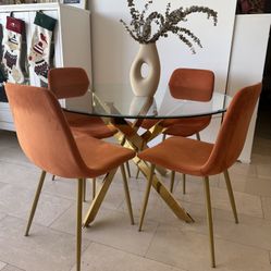 Modern Glass Dining Table – Excellent Condition