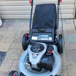 Murray
21 in. 140 cc Briggs and Stratton Walk Behind Gas Push Lawn Mower with Height Adjustment and with Mulch Bag