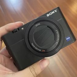 Sony Cyber-shot DSC-RX100 V M5 20.1MP Compact Camera