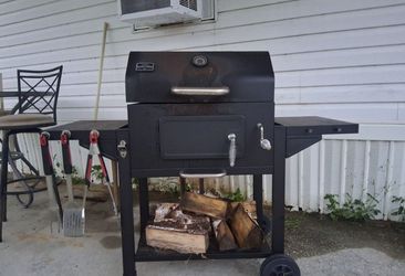 Nexgrill Oakford Charcoal Grill