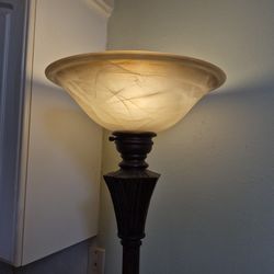 3 Way Switch Lamp. Sturdy.  Cash Only Someone Tried Scamming Me 3x