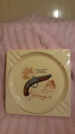 Vintage Lincoln Was Shot With This 44. Cal. Derringer Ashtray 2lbs 16oz. about 7.5" Wide 1" Tall