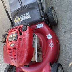 Troy Bilt Push Mower 6.75hp. 190cc.   Exelent Condition Tested Before Buy It.  170$$ Cash 