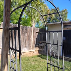  Metal Garden Arch 