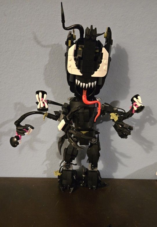 Legos venomized groot (76249)