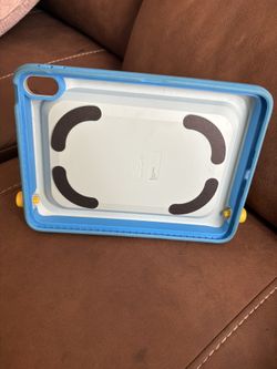 iPad 10th Gen Otter box Kids