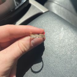 36 DIAMOND 14kt GOLD RING— BAGUETTE AND ROUND DIAMONDS 