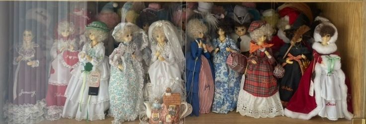 Brinn Calendar Musical Dolls