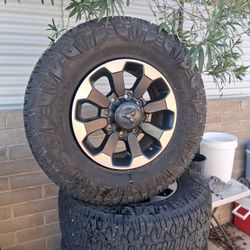 Radar LT285/70R17 Tires