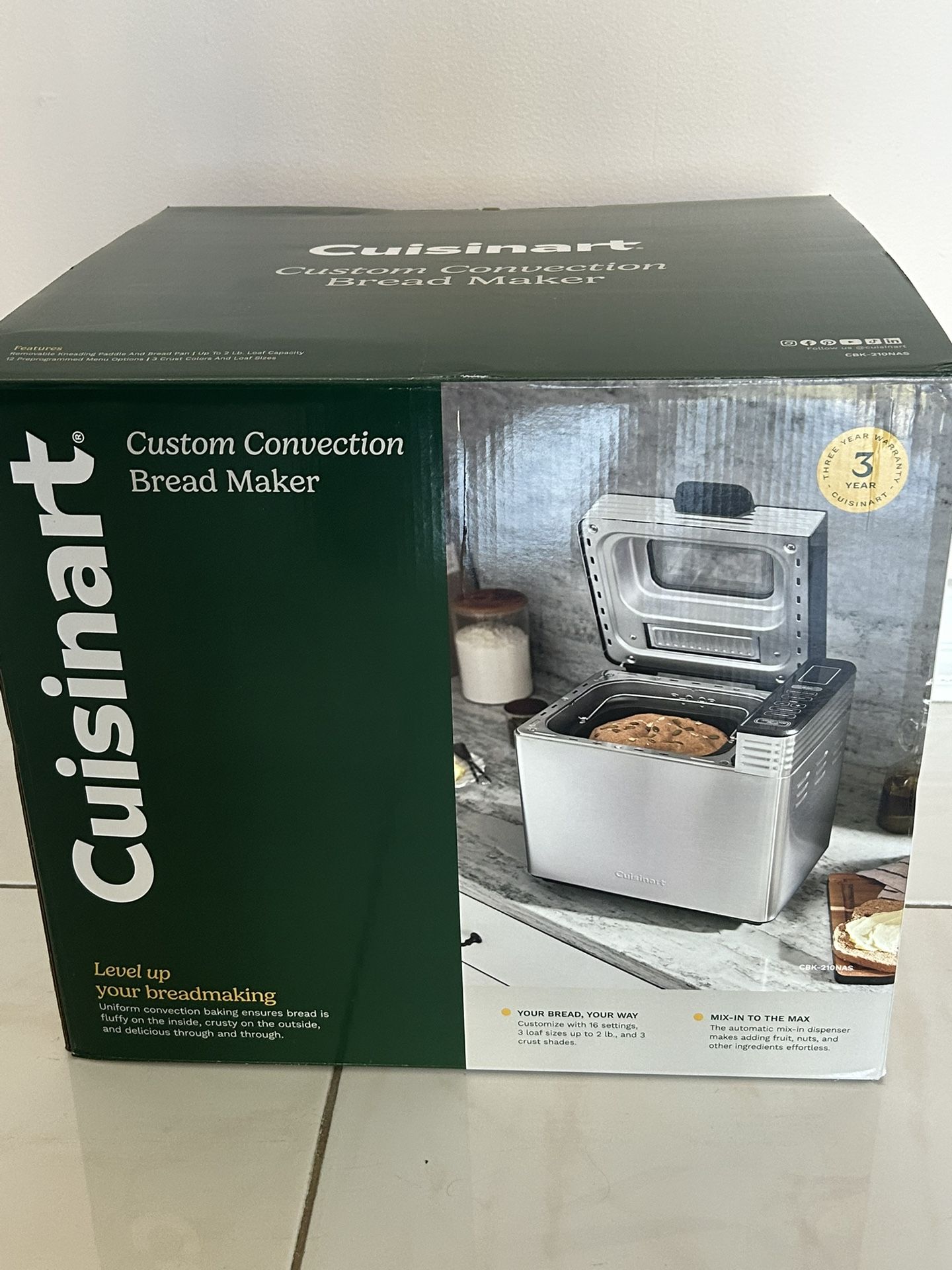 New CUISINART Custom Convection Bread Maker CBK -210 NAS In Original Box. 3 Year Warranty.
