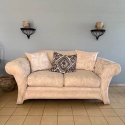 Love Seat Crema Claro