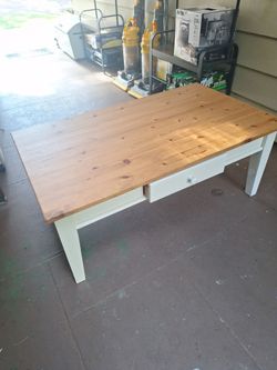 Solid oak coffe table 48x28x19