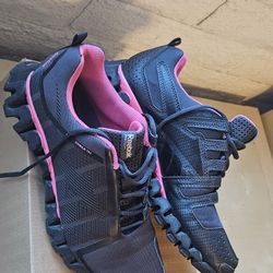 Reebok Zigwild TR2 Women's Size 10 Black Sneakers