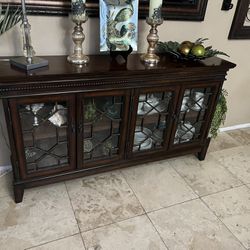 China cabinet With China Wear 