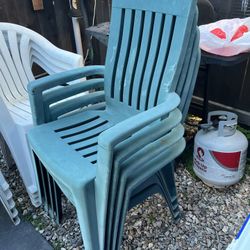4 Sillas Plásticas 