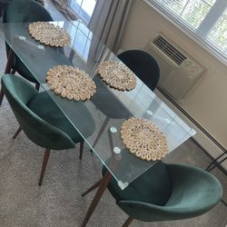 ✨  Beautiful modern Dining Room In good Shape, Normal Wear In Tear 