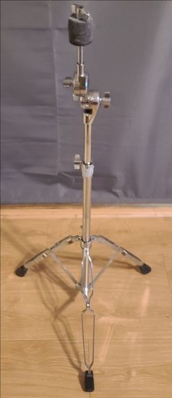 Bateria One Pacific Drums and Percussion or PDP Heavy-Duty Double Braced Leg Boom Cymbal Stand $35.00 I have 4 of these available