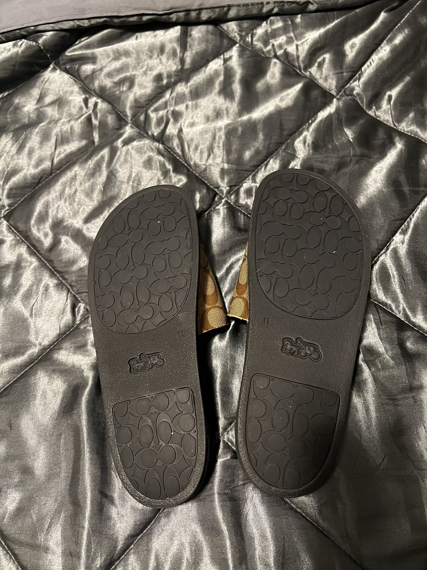 Men Louis Vuitton Slides Size 11 for Sale in Augusta, GA - OfferUp