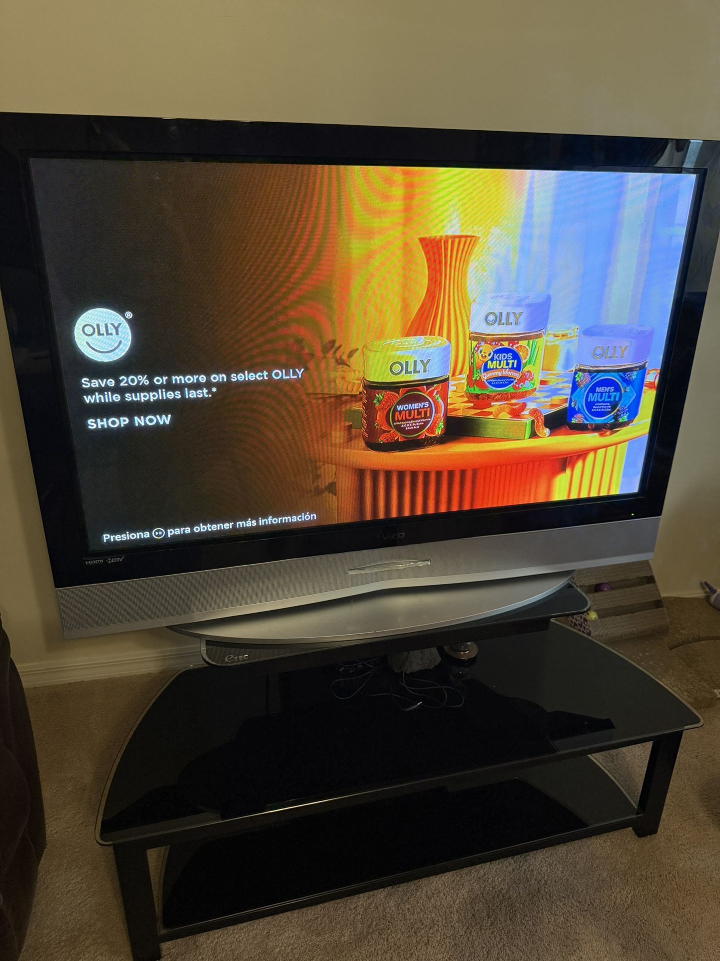 Tv Vizio 50”Together With The Base Glass Table