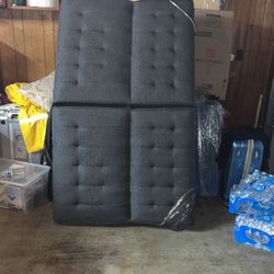 Folding sofa 50 self-pickup, address 98008, 99% new