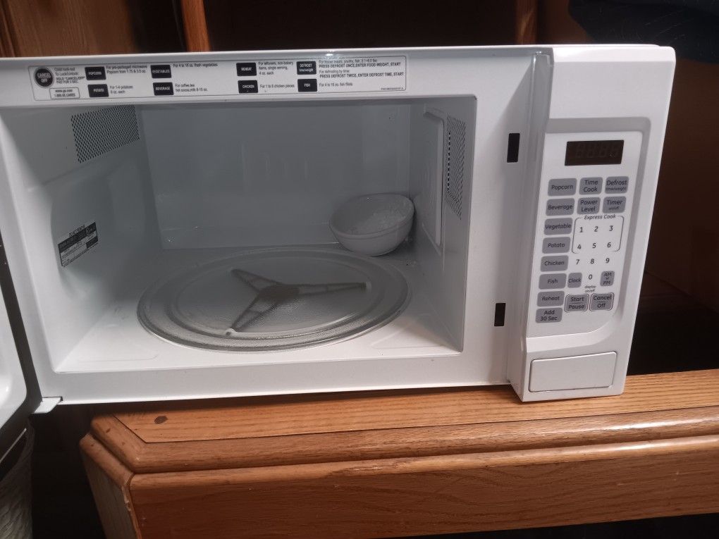 Microwave GE White For The Counter