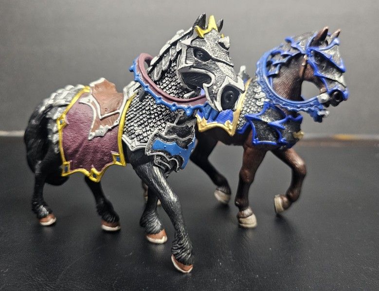 X2 - Schleich Fantasy Knights Armored Horse Figures 2013