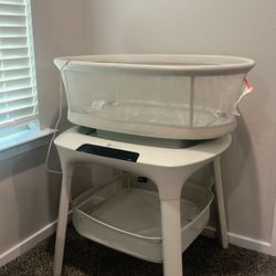 4Moms Mamaroo Sleep Bassinet - Great Condition