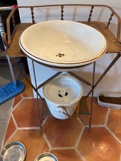 Vintage wash basin with bucket