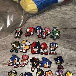 Sonic The Hedgehog Croc Charms With Sonic Plushy! All New 
