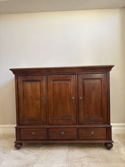 Ethan Allen British Classics Entertainment Center