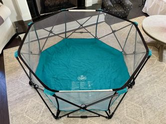 LIKE NEW! Regalo Safety My Play Portable Baby Play Yard & Playpen