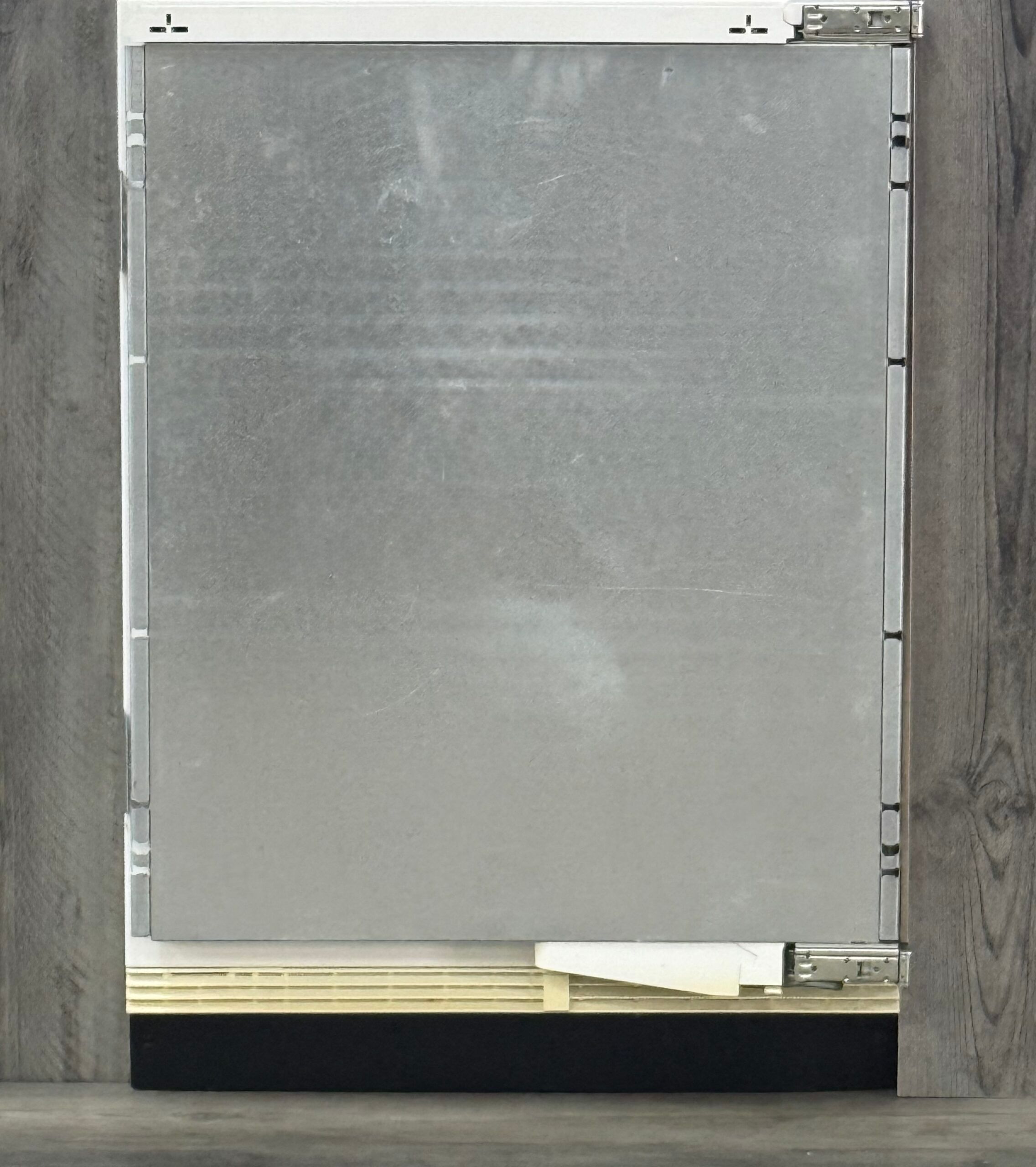 SUB-ZERO Refrigerator Mini Fridge DEU2450RR 02358 .