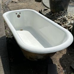 🛁 Vintage Cast Iron Clawfoot Tub
