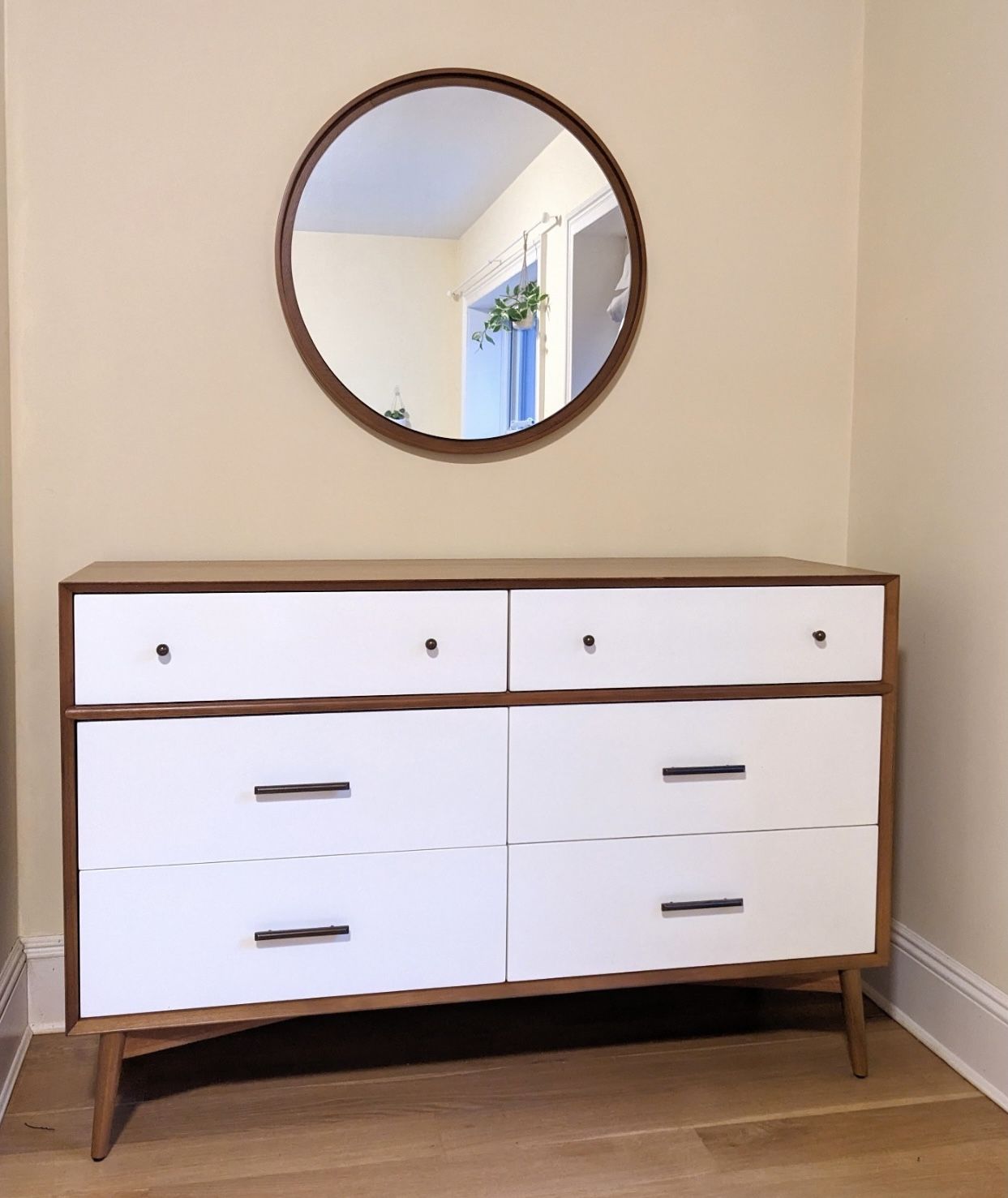 West Elm Bedroom Set (6 Drawer Dresser + 2 Nightstands for Sale in Los