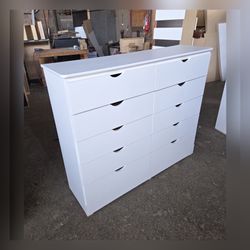 Ten drawers dresser with rails
