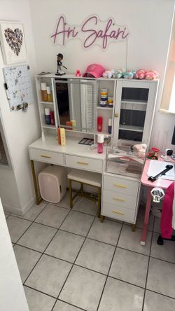 Girls Vanity 