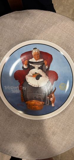 1985 Norman Rockwell "Mending Time" Mothers Day decoration plate