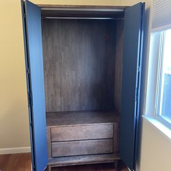 Wardrobe box