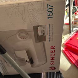 Singer Sewing Machine 1507