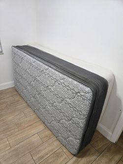 TWIN MATTRESS