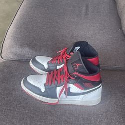 Used Air Jordan 1 Mid Men’s Size 8