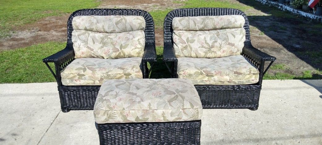 Oversized Wicker Chairs And Ottoman