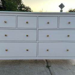 Ikea Hemnes White 8-Drawer Dresser With Glass Topper 