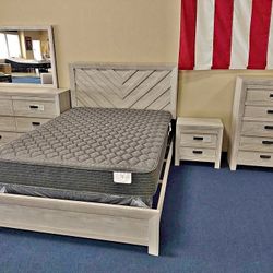 Must Go Asap ! Solid wooden Bedroom Set in Queen size - Free Shipping 